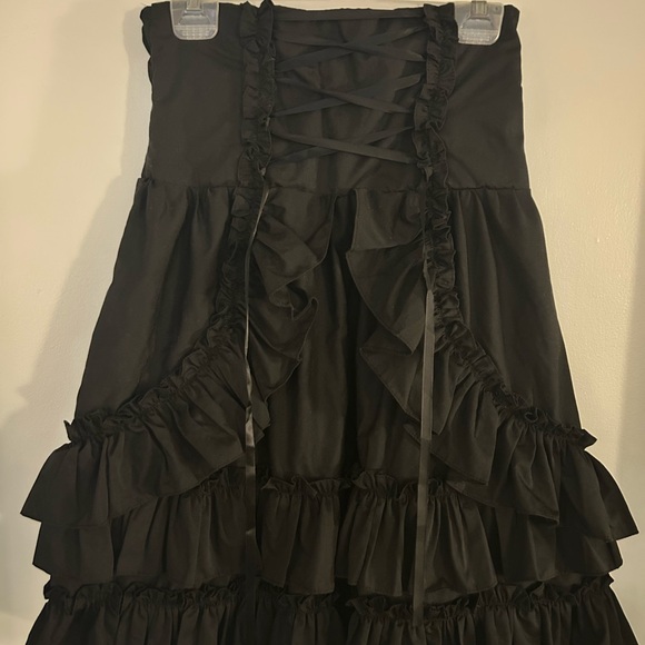 Dresses & Skirts - Black Corset-style Ruffled Skirt